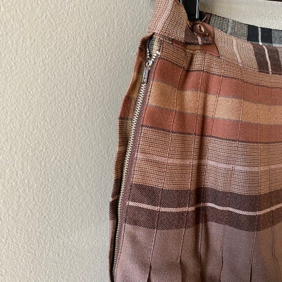 HIGHLAND QUEEN Vintage Reversible, Pleated Skirt; EUC - Picture 4 of 8